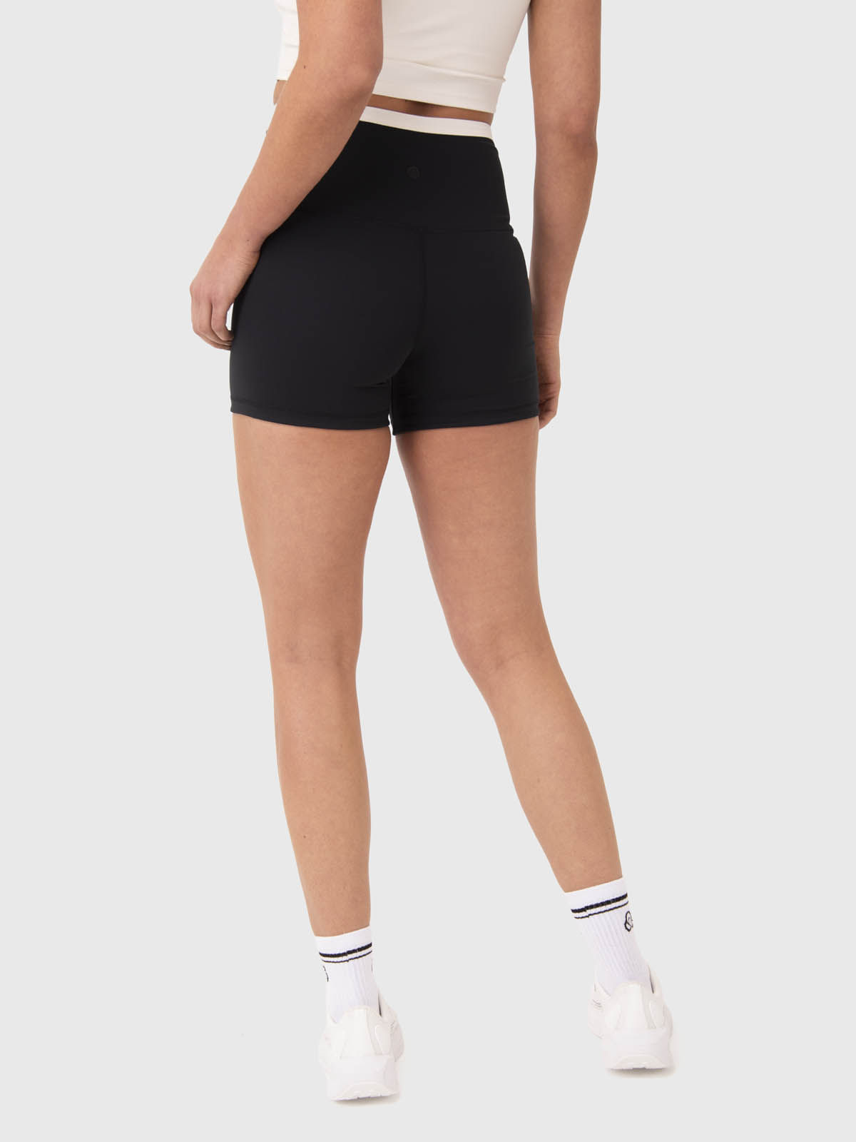 Short-Para-Mujer-Veda-Negro-Bsoul