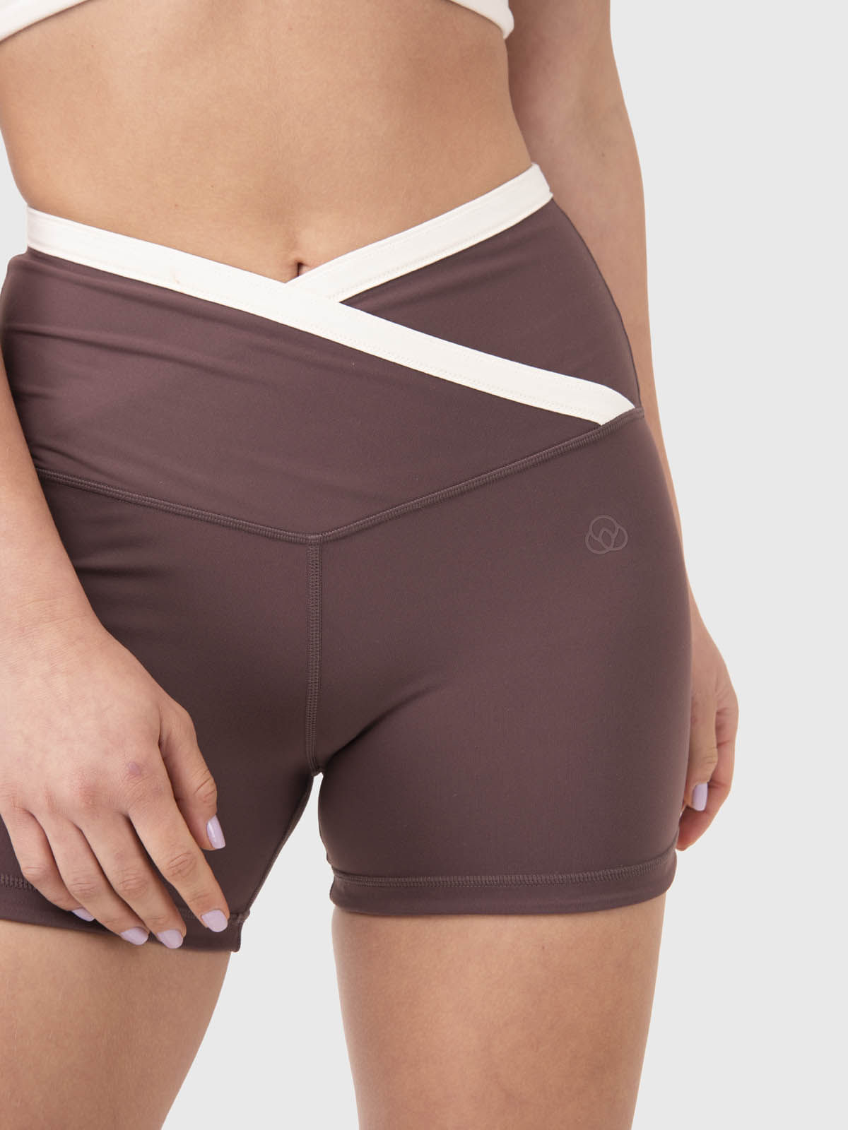 Short-Para-Mujer-Veda-Marron-Bsoul