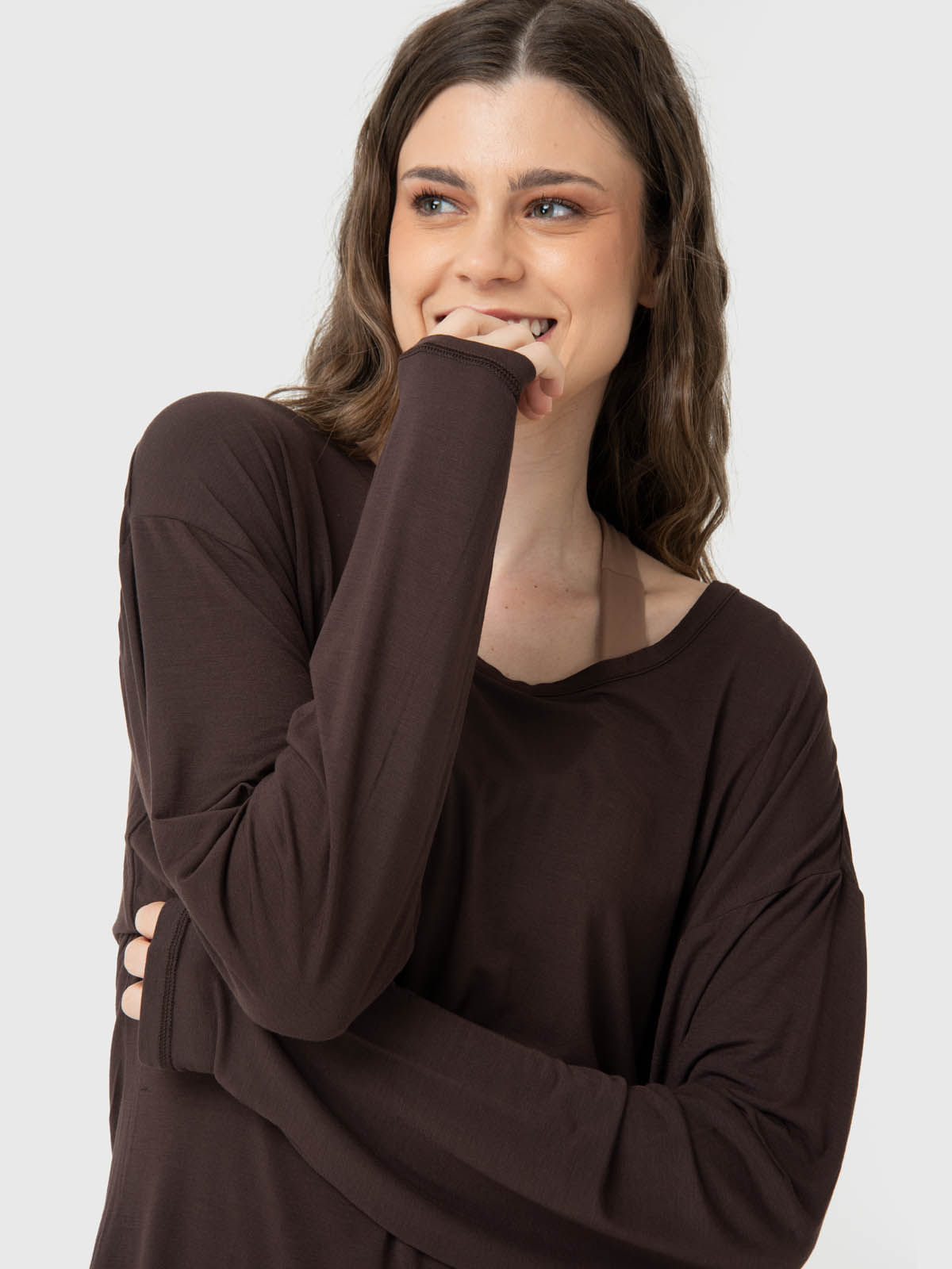 Polo-Manga-Larga-Para-Mujer-Twist-Back-Modal-Marron-Bsoul